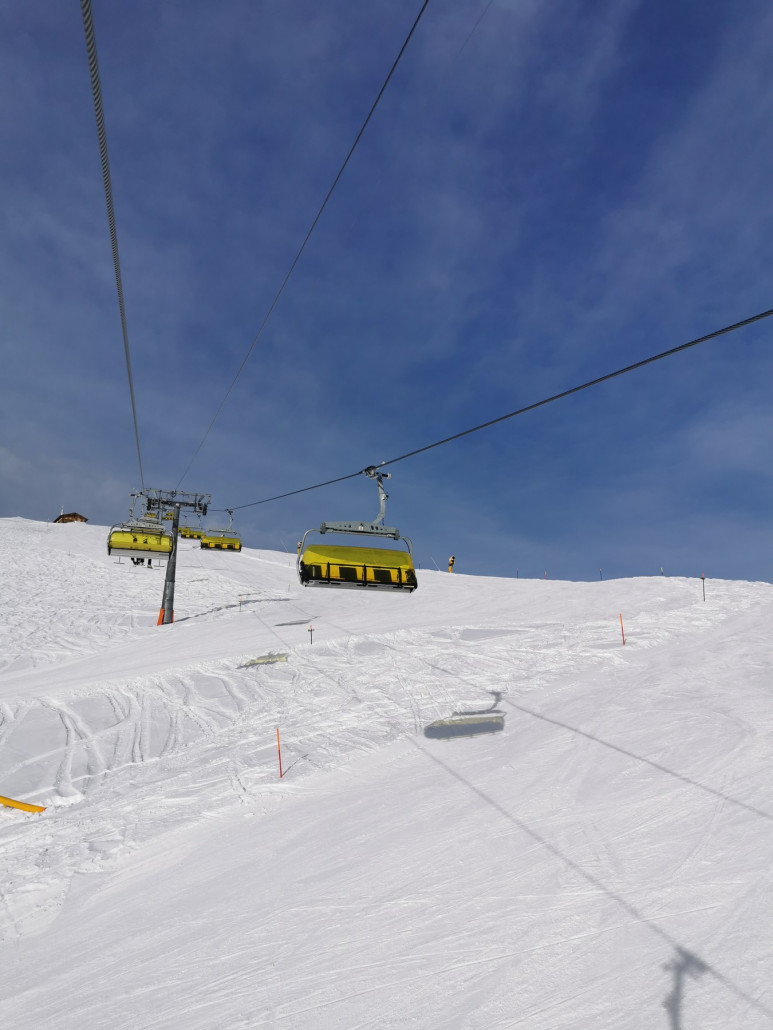 Lauberhorn Start in der Sonne am Nachmittag