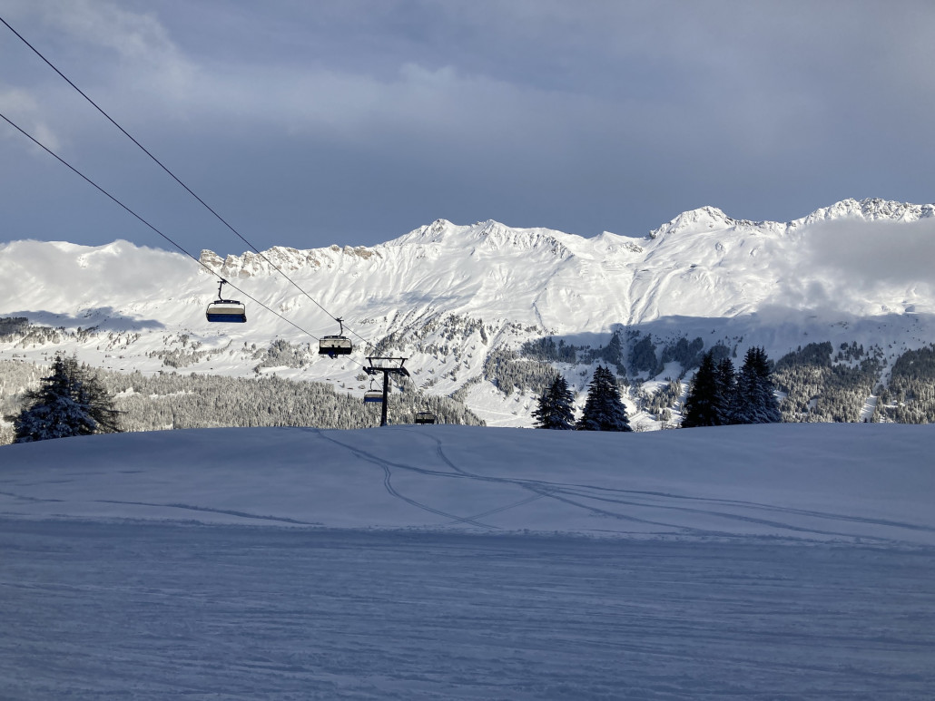 KSB Stätzerhorn vor Bergkulisse