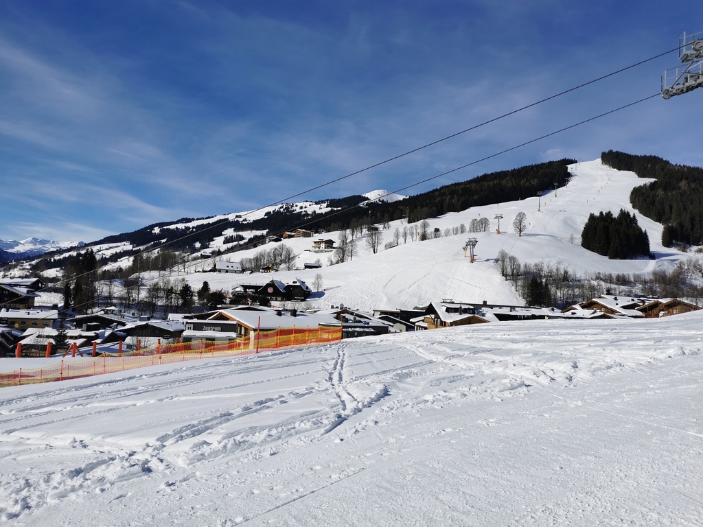 3. Bereits in Saalbach mit Blick zum geschlossenen Bernkogel.jpg