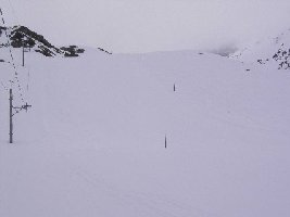 SCHL &amp;quot;Le Crêt&amp;quot; und rechts dessen rote, breite Piste.