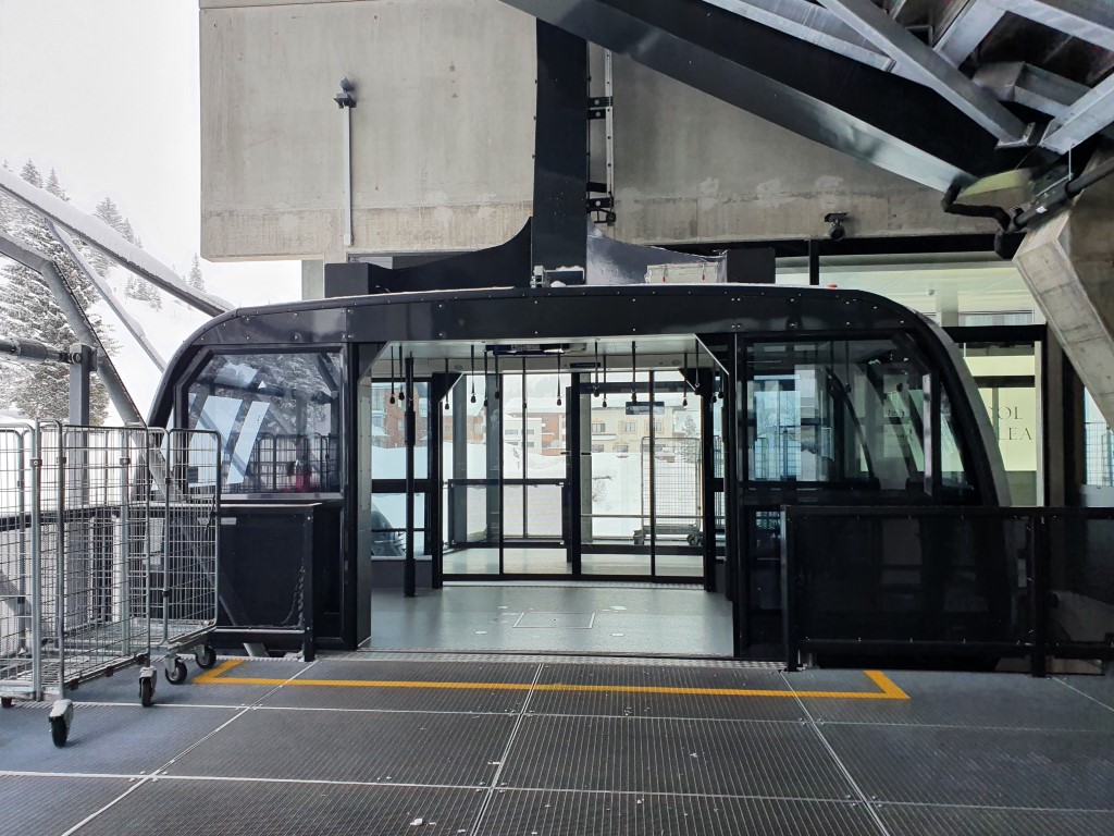 Powder_Oberlech_2601_LZTG_by_Markus_Hahn (1).jpg