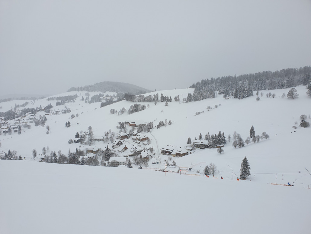 Blick auf das tiefverschneite Todtnauberg