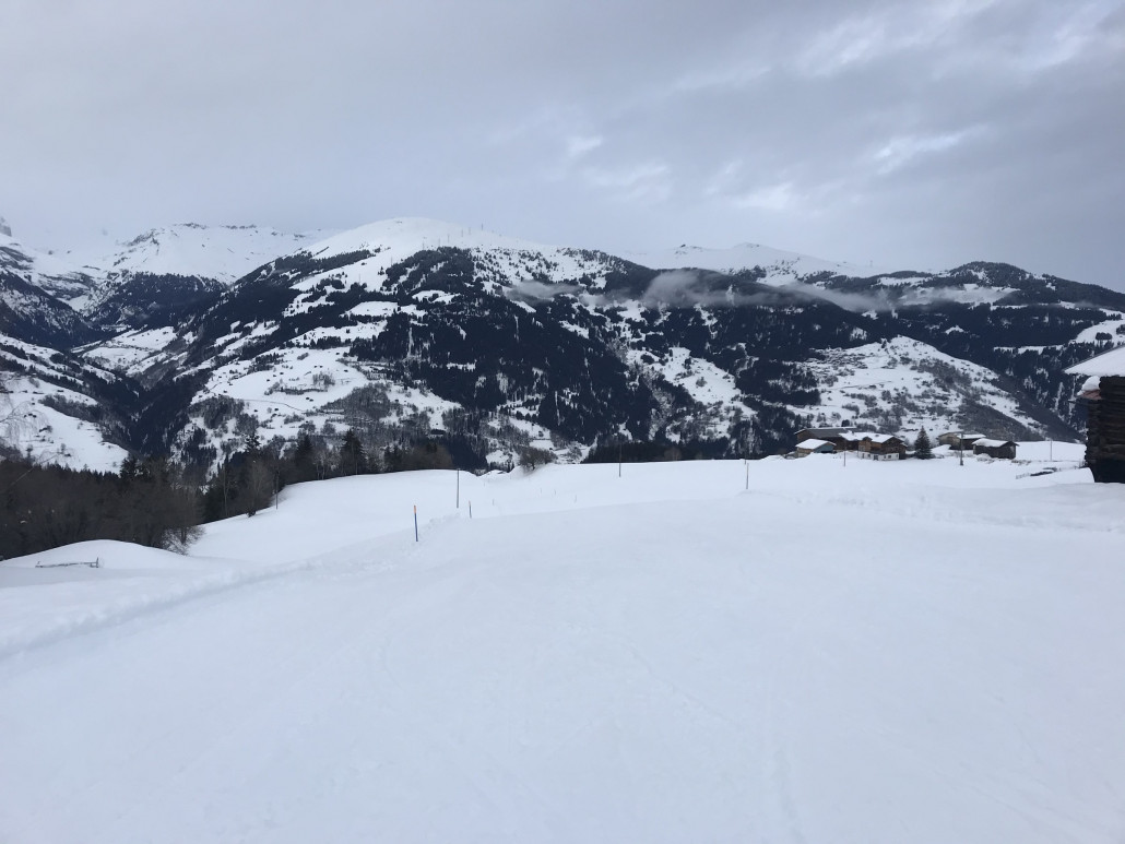 Die 24 hatte ich noch nie gefahren. Lustig. Und kurz vor 16 Uhr noch fast unverspurt