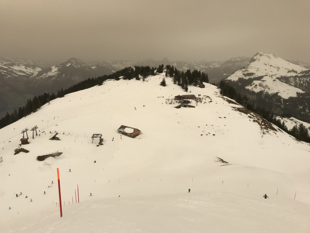 Die Terrassensitzplätze sind gut gefüllt