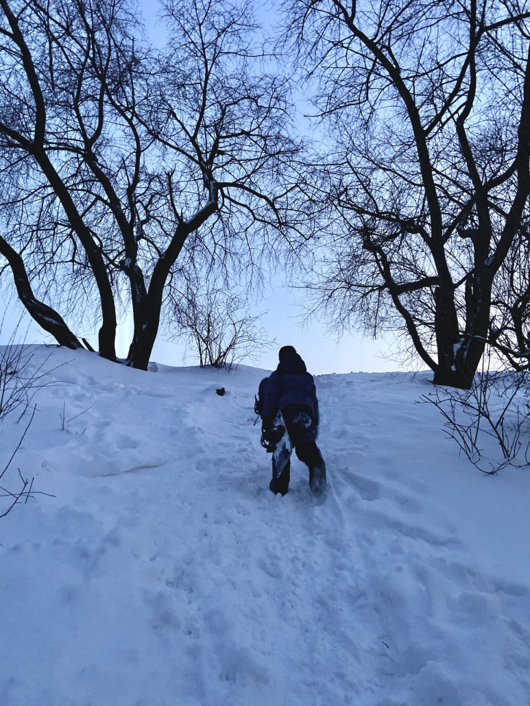 Aufstieg über den Nordhang - eine Abfahrt wäre hier wohl auch möglich, aber es ist sehr verwinkelt und lohnt eher nicht (im Gegensatz zum MTB)