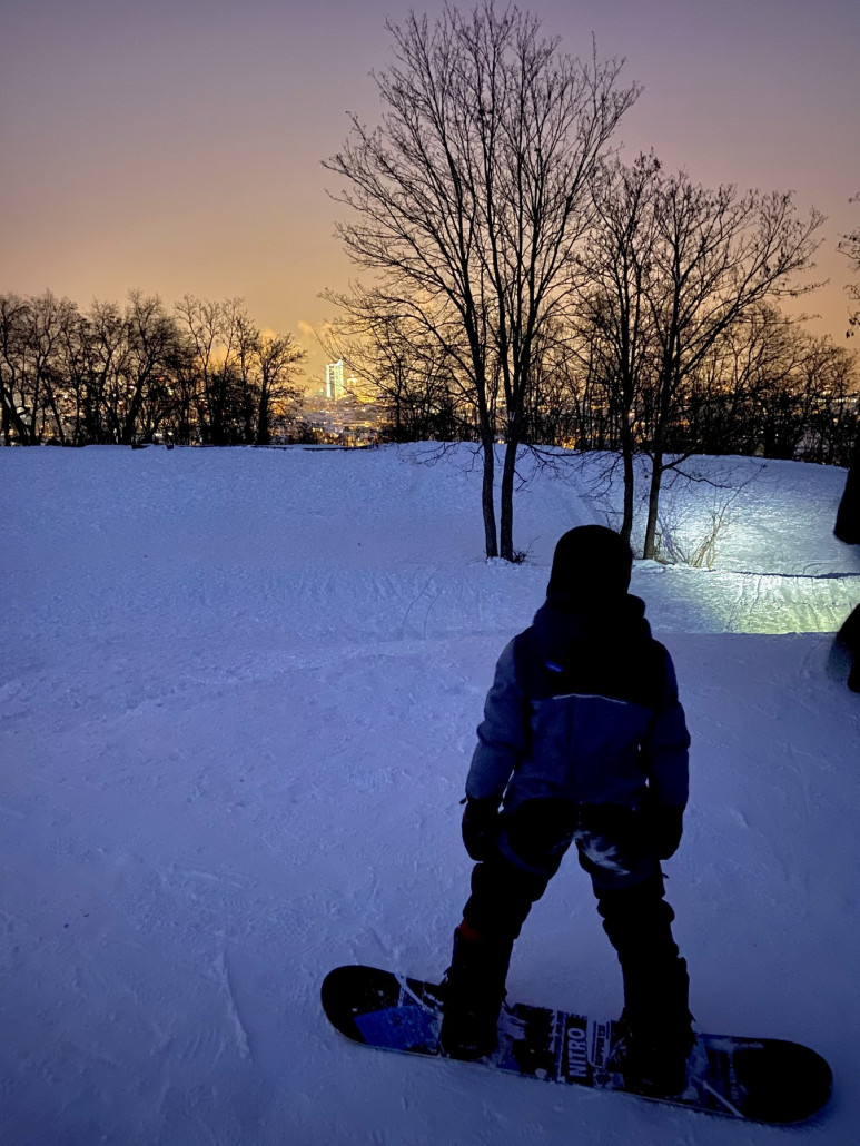 Selten möglich der Start auf 155m ü.NN mit Aussicht über die Innenstadt von Leipzig - City-Hochhaus und daneben der Turm des Neues Rathaus