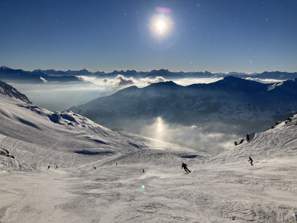 Weisshornmulde mit leichter Buckelbildung. Aber für einen Toptag wie heute noch sehr gut zu fahren, und dies um 16:30 Uhr.