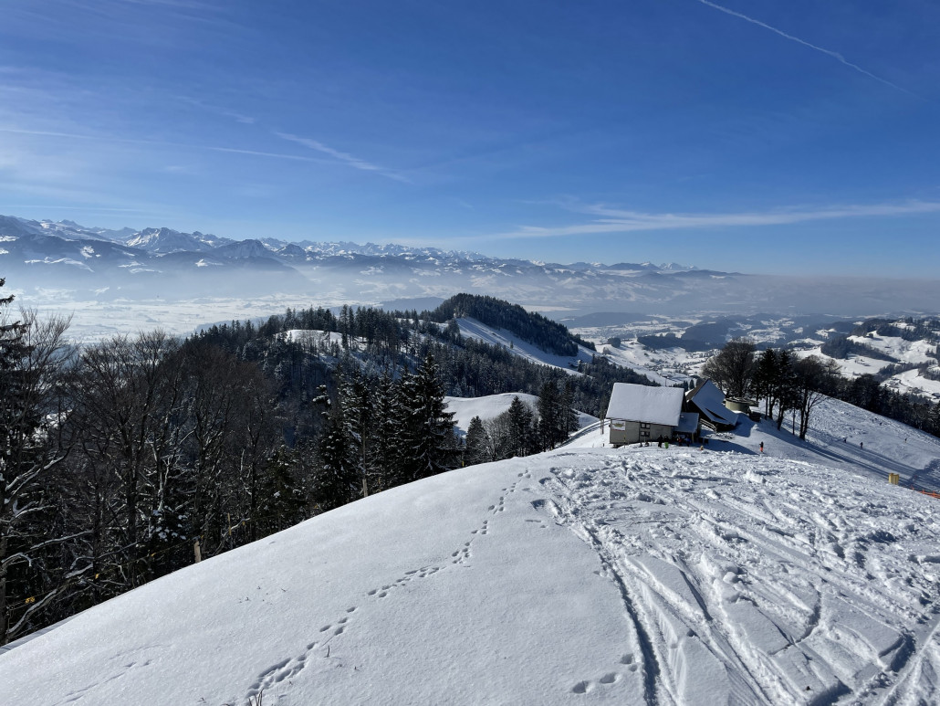 Blick vom Atzmännig auf den Zürichsee und die Linthebene
