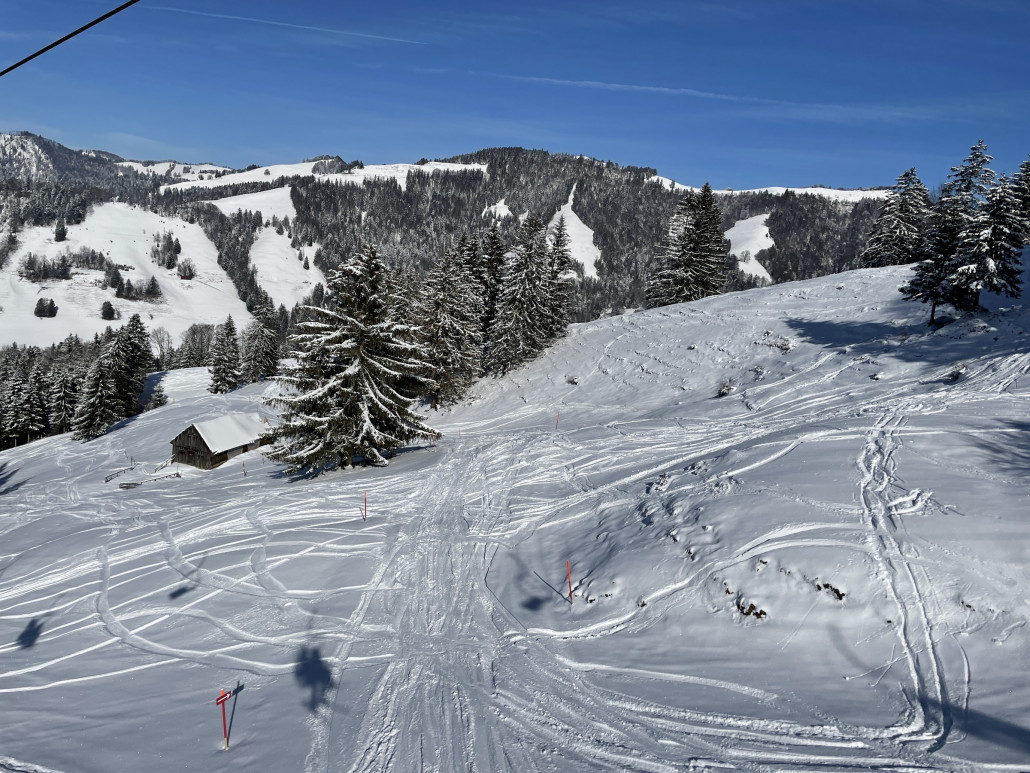 Einfahrt in die Piste Zürischuss, die einzige nicht präparierte Piste heute.