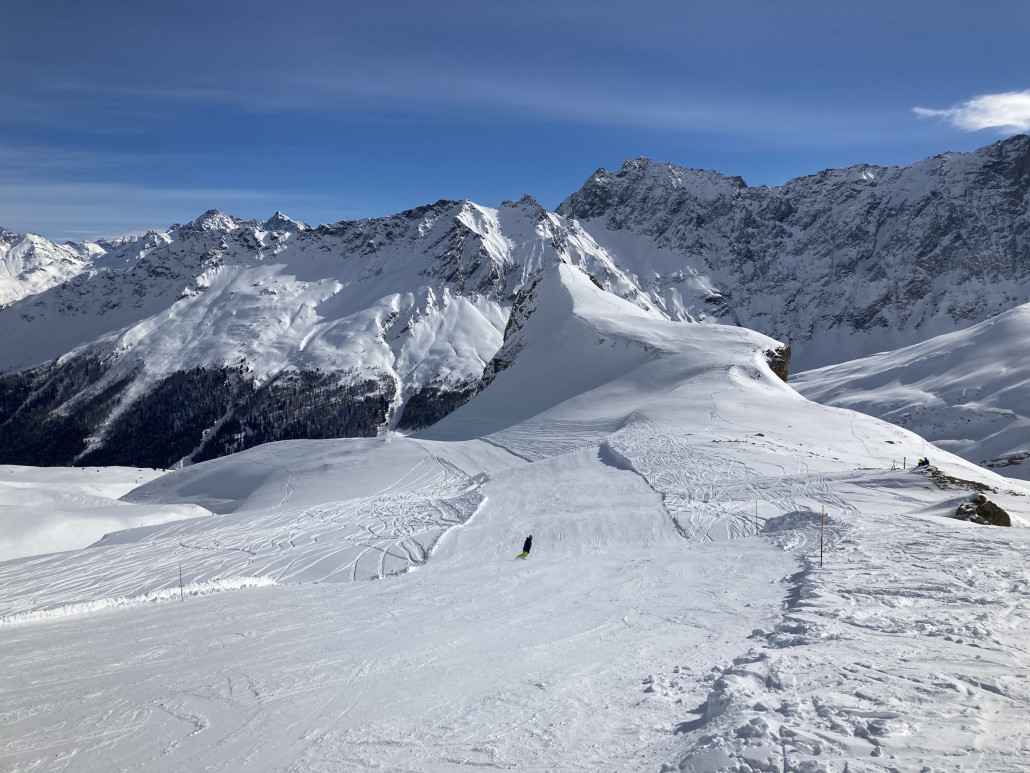 22. Anhand des Pistenplans versprach ich mir viel von dieser Piste, wurde dann aber etwas enttäuscht. Nicht so mein Geschmack. Die Querneigung ist teilweise stark, zudem war die Präparation sehr uneben.