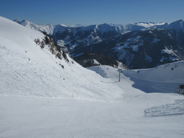 Piste "Gipfelbahn - Hochalm", darüber die 8-MGD Gipfel