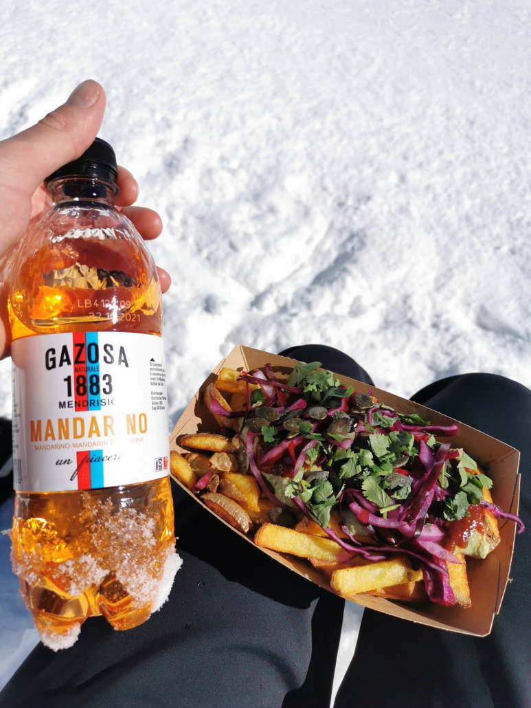 Bei der Talstation Hörnli-Express steht in Food-Truck mit wirklich leckeren Pommes