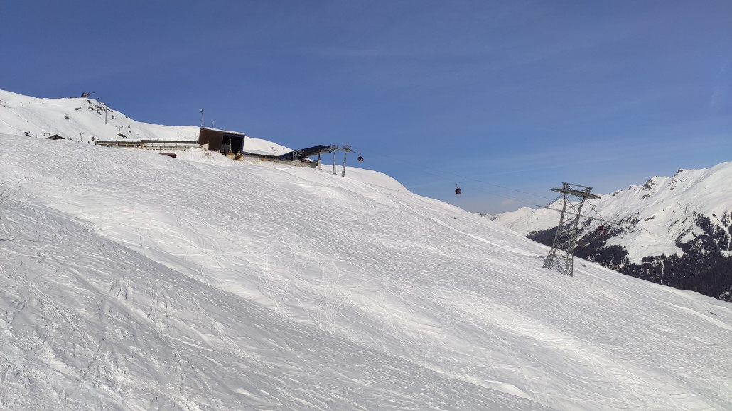 Alte Stütze und Bergstation