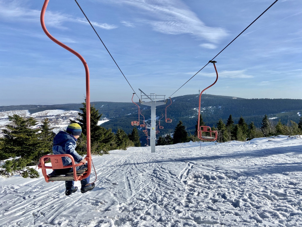 Die Abfahrt 6 entlang des ESL habe ich doch nicht genommen, aber Sohnemann Nr.2 nahm noch einmal Platz (das letzte mal gefahren bin ich diesen Lift vor fast genau 9 Jahren am 10.02.2012, da war er noch nicht mal geboren)