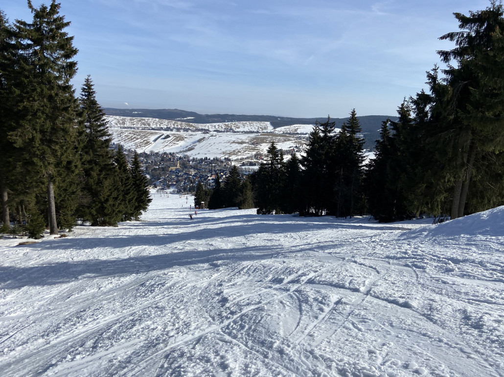 Auf der ersten Abfahrt, wo der Hang sich öffnete habe ich mich rechts gehalten und bin dann tlw. rechts und links vom SL abgefahren