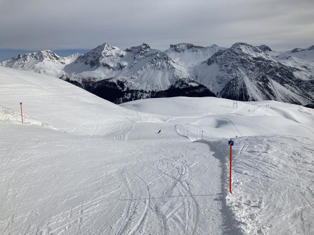 12a. Im Vergleich zur direkten 12 deutlich länger (kein Wunder bei der unterschiedlichen Steilheit der beiden Pisten).