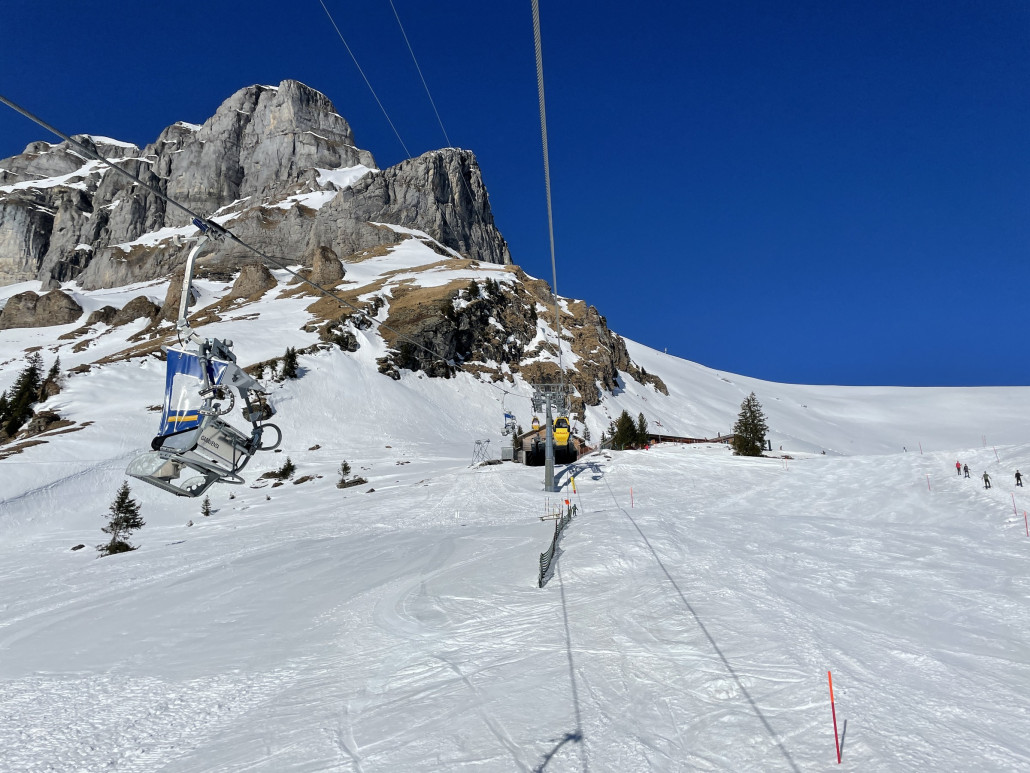Im obersten Bereich wurde der Lift früher von einem Skilift gedoppelt. Leider gibt es diesen heute nicht mehr. Kein Geld?