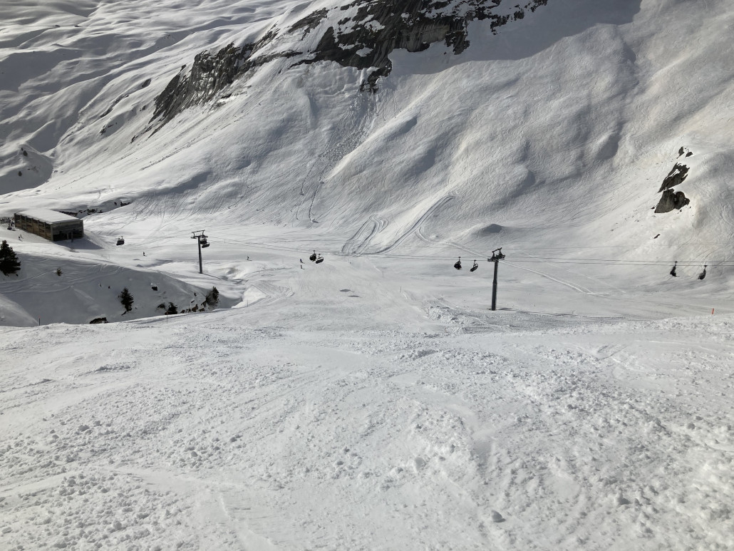 Weiche Angelegenheit vor der Talstation des Lavadinaslifts