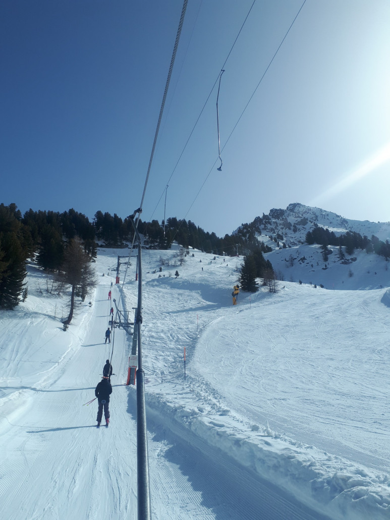 Zur Talabfahrt nach Nendaz geht es zum Startpunkt mit dem Dent Poma Schlepper. Tolle Aussicht oben nach Sion inklusive Flughafen!