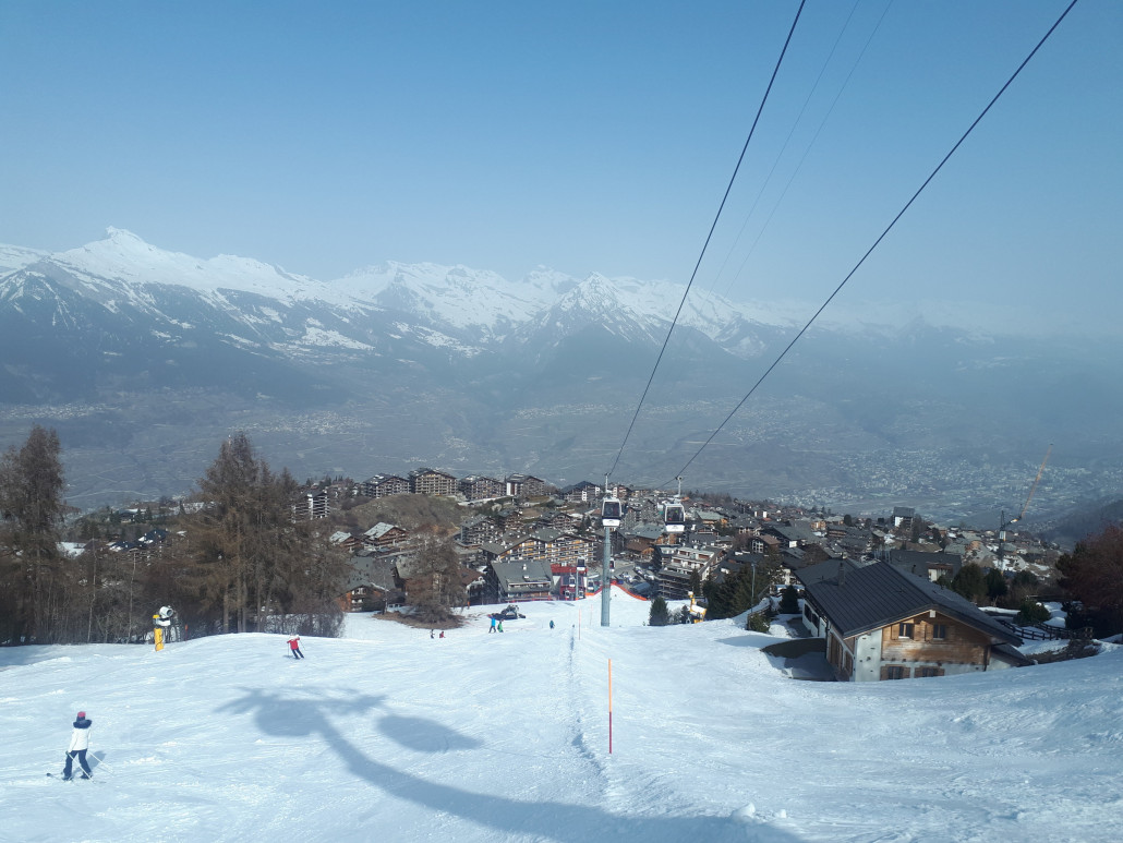 Einfahrt nach Nendaz auf tollem Firn Schnee, perfekt zum breit Carven!