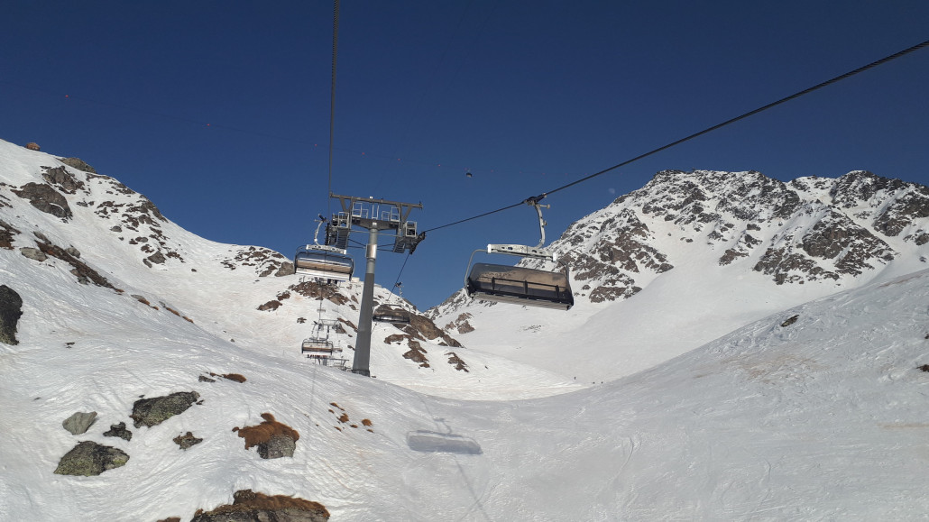 Auf Attelas und Lac des Vaux 1 kann man jetzt noch bis zur letzen Fahrt bis 16:45 fahren. Danach steht dann die finale Talabfahrt via Vallon d'Arbi an. So kann man das maximale aus dem Tag herausholen ;)