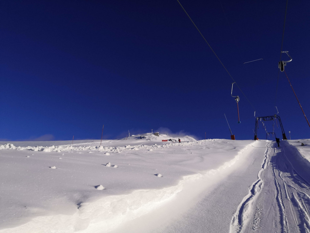 Es ist 9:00 und der Lift (von Müller) öffnet pünktlich.