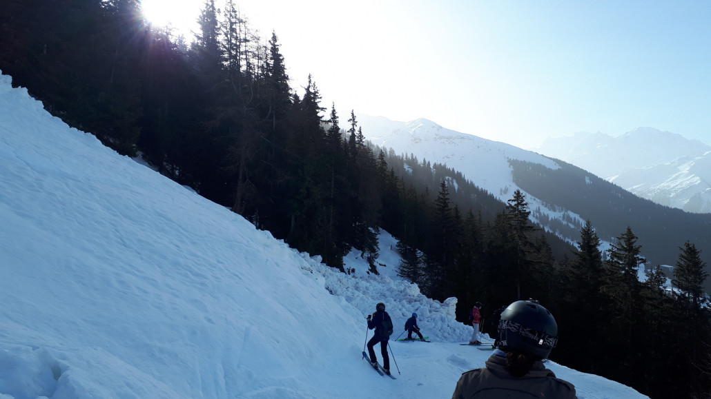 Heute ging es von Savoleyers direkt zum Carrefour. Eine Lawine wird ja hoffentlich nicht mehr kommen, denn sie war ja schon da.