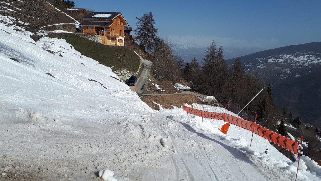 Unten beim Les Masses wird der Schnee auf der Südlage schon knapp