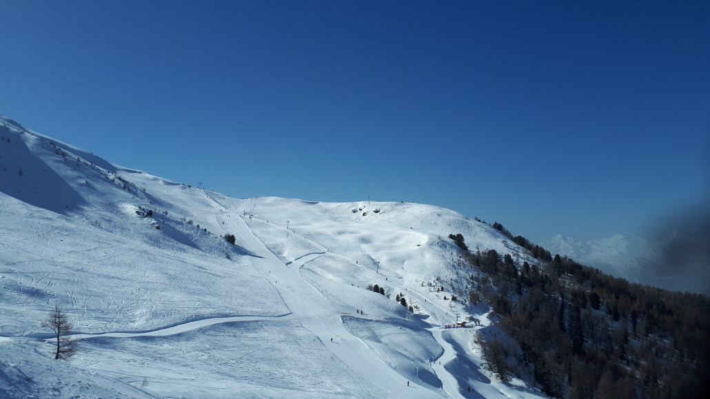 Die Rückfahrt zum Mittag geht dann ganz ohne Wartezeiten. Hier der Tsa Schlepper.
