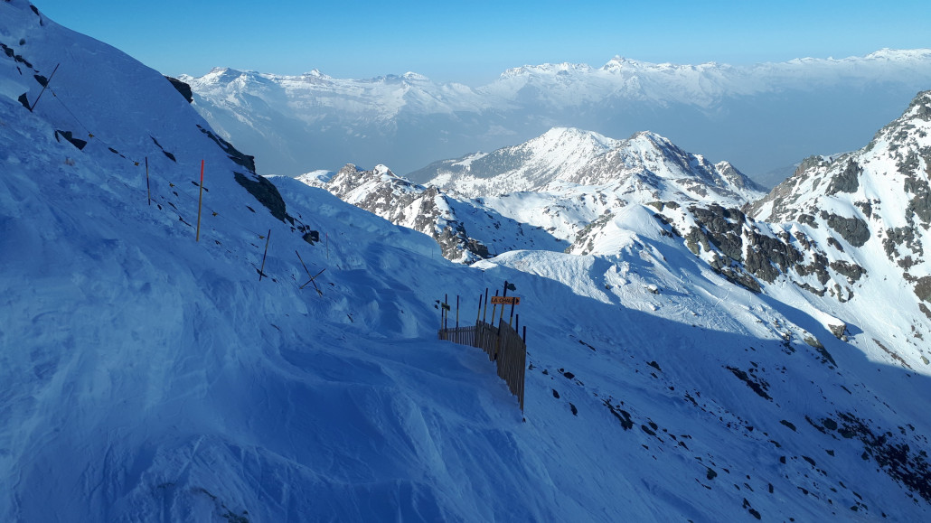 Es geht sofort rechts ab. Und es ist verdammt steil!