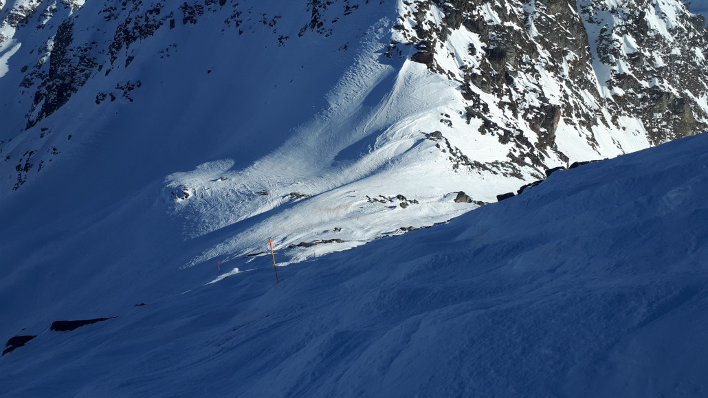 Nach dem ersten Steilstück wird es flacher und man kommt auf die Sonnenseite