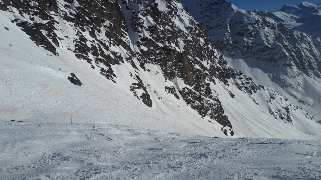 Ab nun nur noch ein mäßig steiler breiter Sonnenhang