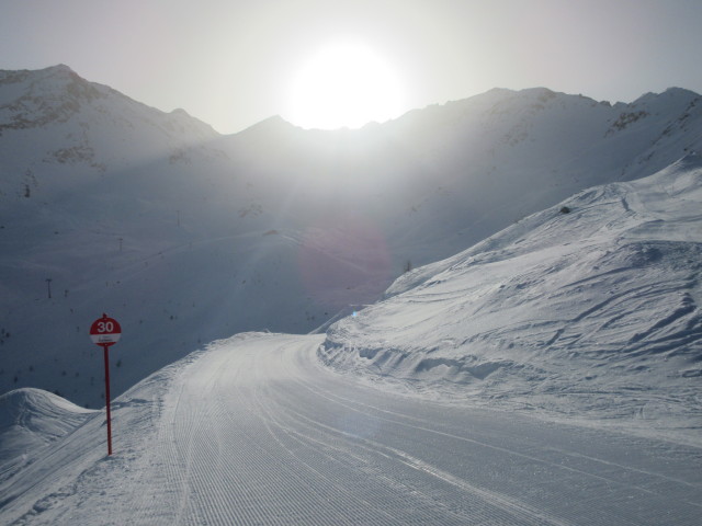 Versingabfahrt, im Hintergrund die 8-MGD Versing (geschlossen)