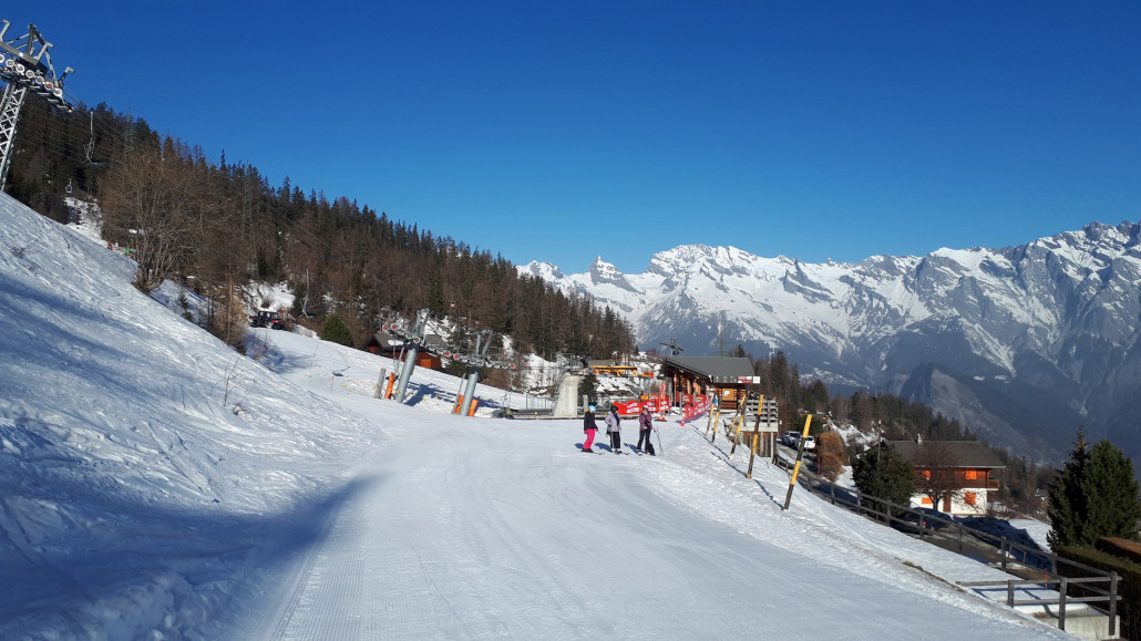 Gemütliche Frühstückspause im Les Etablons Sessel