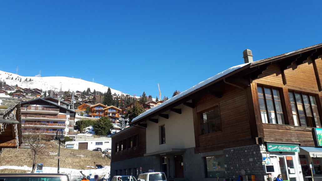 Mit dem Bus zur Savoleyers Gondelbahn. Der Bus fährt alle 15 Min.