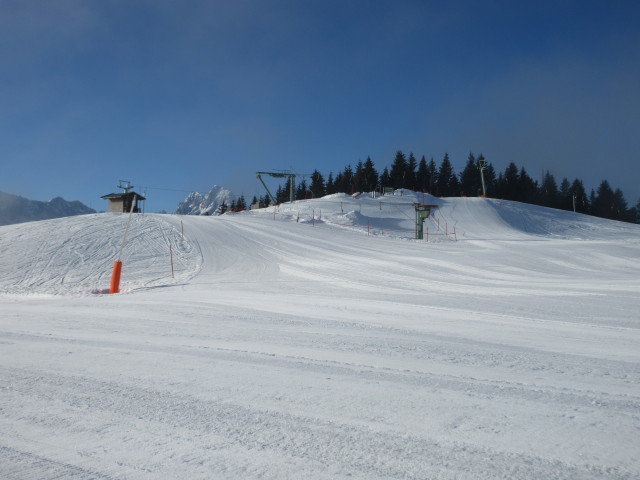 Taubenkogel, von links der 1-SL Taubenkogel Ost, von rechts der 1-SL Taubenkogel West, im Hintergrund die Julischen Alpen
