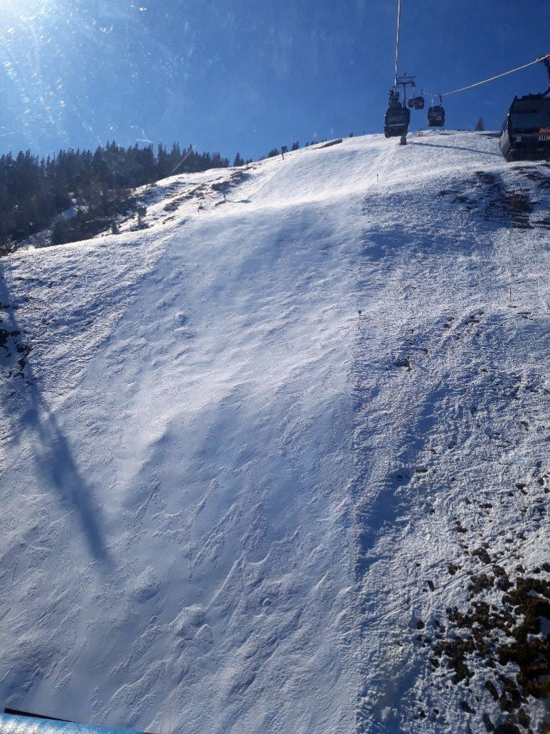 Ellmau: das schwarze Stück unter der Ledererbauernalm ist vereist (auch so markiert)