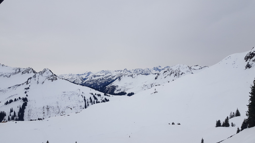 Heute dann grau-gelb statt blau