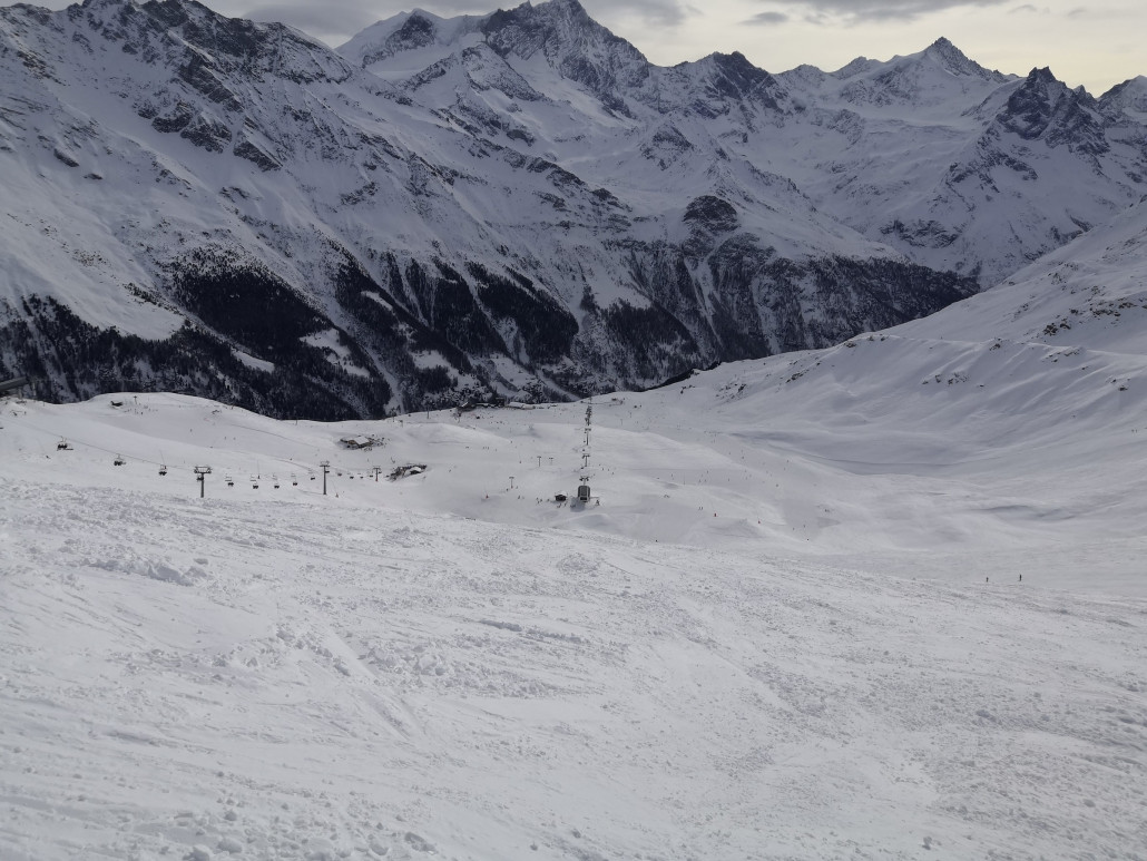 Auf der äusseren Piste sieht man fast das gesamte Gebiet. Es spielt sich auf einer sehr kleinen Fläche ab.