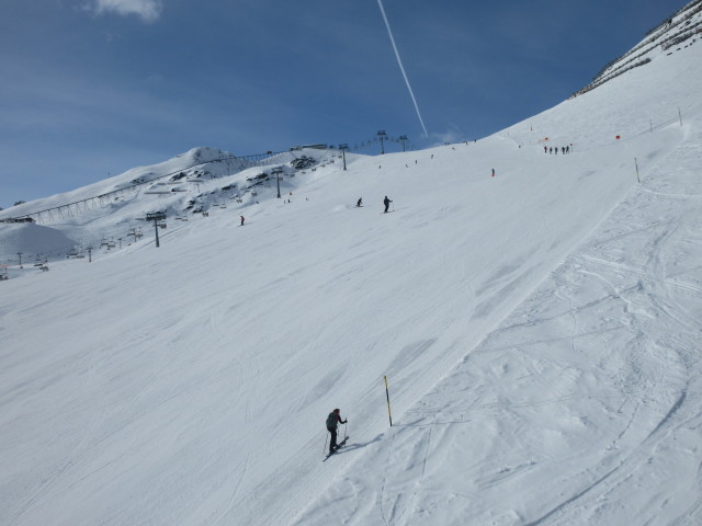 Pleisenabfahrt, links daneben der 4-CLF Karleiten, im Hintergrund die 147-FUL Olympia