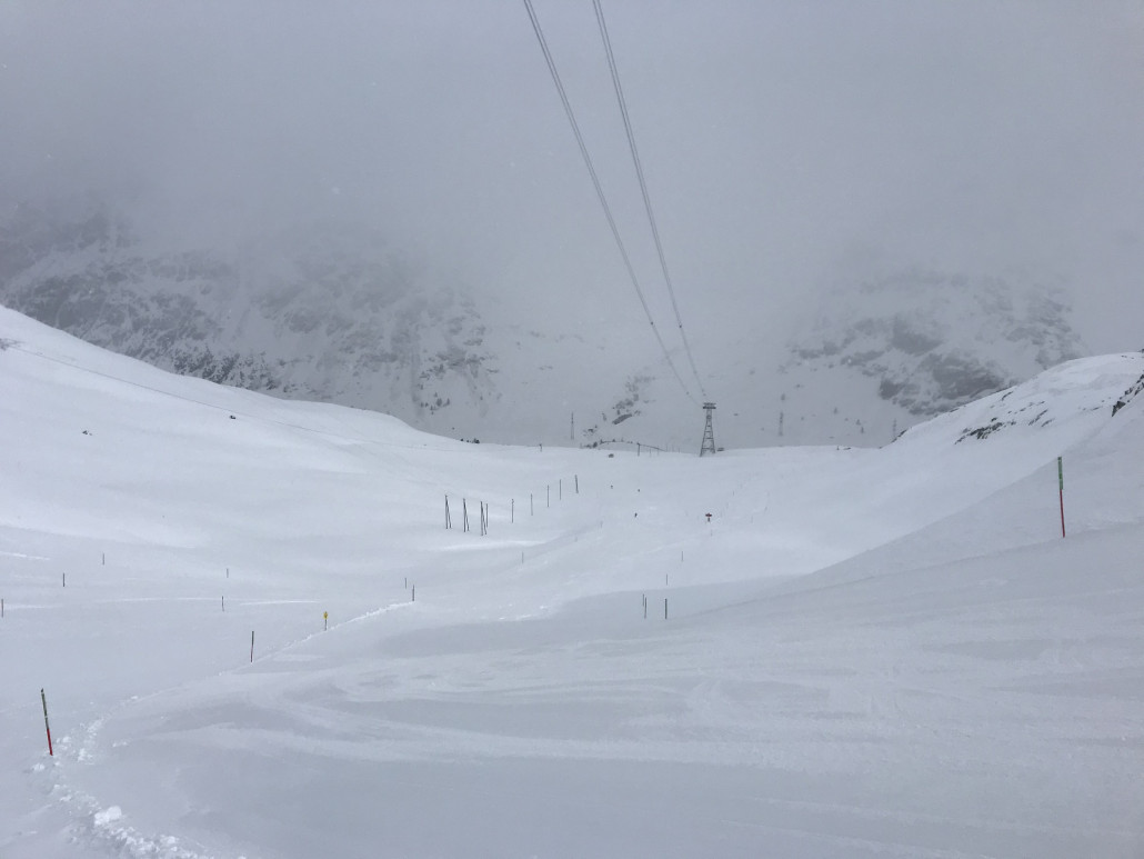 Die Abfahrt an der Diavolezza war extrem unregelmässig, mal Tiefschnee, dann wieder glatt