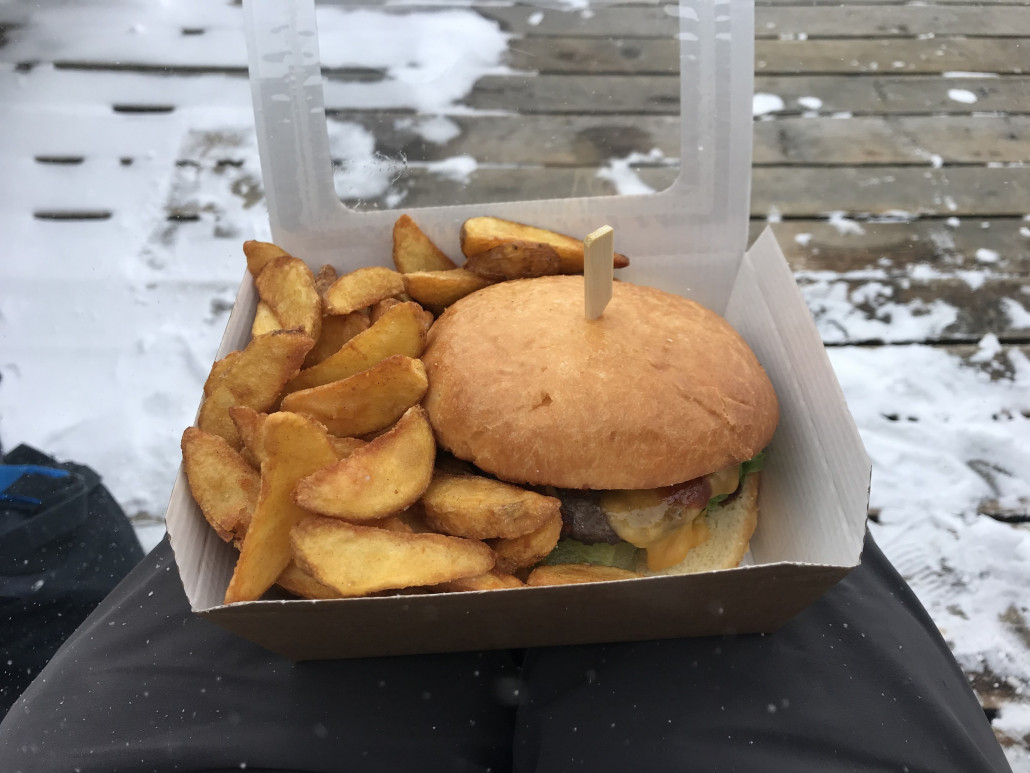 Mittagessen in der Alpetta-Hütte