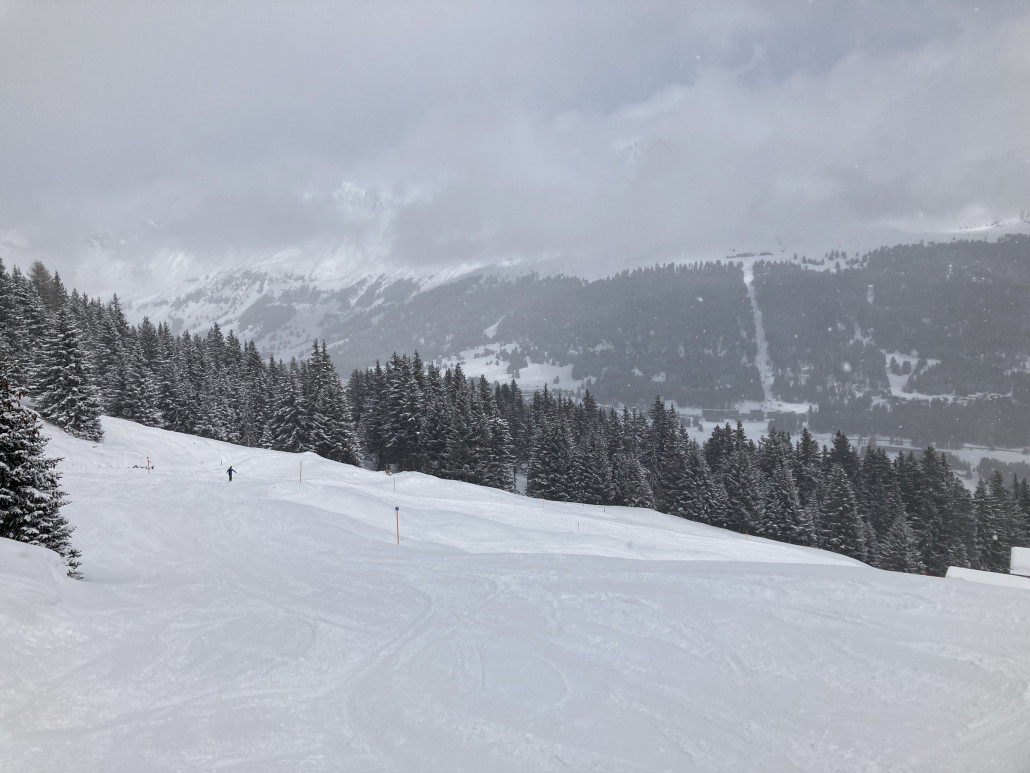 Auf der Piste, welche beim Restaurant Lavoz startet und Richtung Pedra Grossa führt.