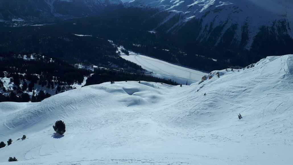 Ich wollte dann nach Marguns, habe mich aber verfahren und landete beim bis 9 Uhr geschlossen Schlepper Sass Runzöl. Ärgerlich, aber nun musste ich durchs Gelände runter zur Standseilbahn.