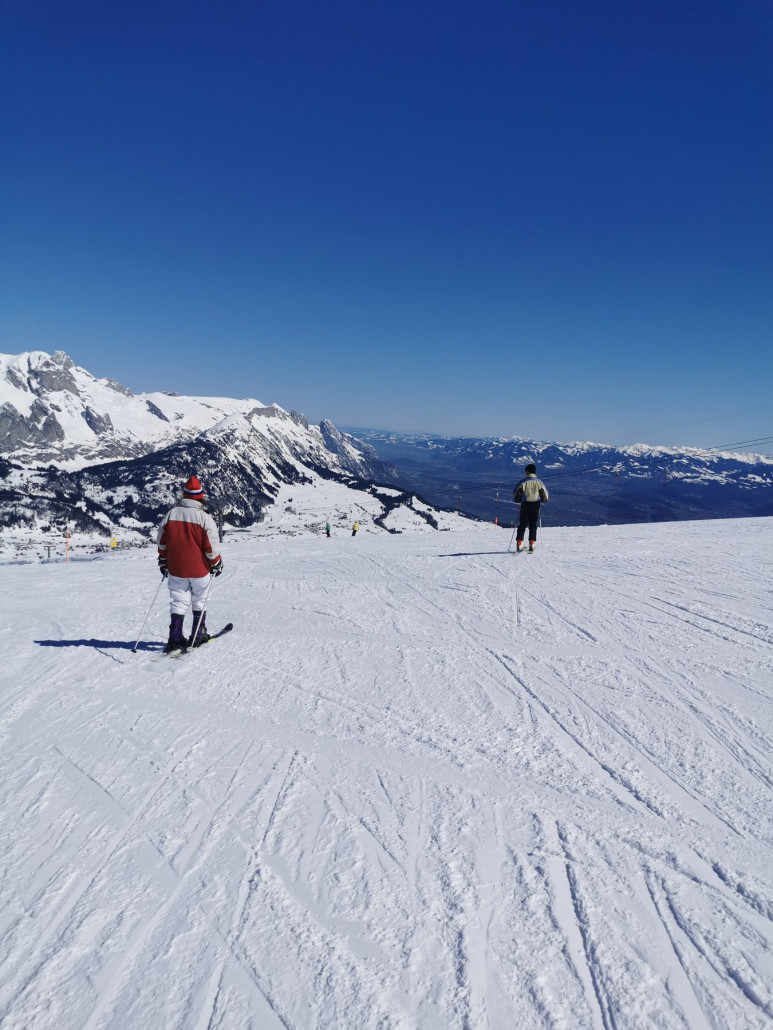 Man kennt sie und ich liebe Sie, die alten Hasen in ihren 80-90er Kostümen. Besonders in diesen kleinen Locals-Skigebieten. Kriegen von mir immer 10/10-Stilpunkte.