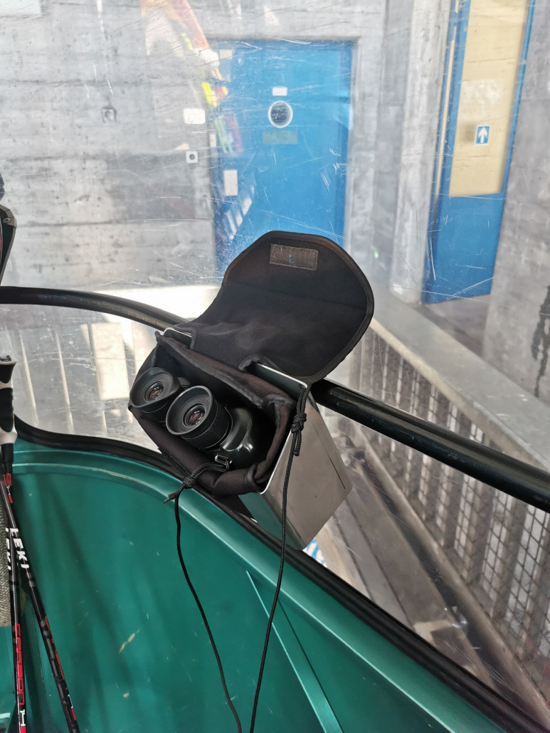 Auf dem Chäserrugg achtet man auf jedes Detail: Feldstecher in der Seilbahn zur freien Nutzung während der Fahrt.