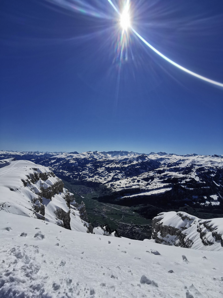 Blick ins Seeztal. Ja, so heisst das Tal zwischen Walensee und Sargans. Sargans ist nämlich eine Wasserscheide zwischen Rhein und der Seez aus dem Weisstannental.