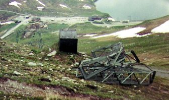 Demontage des alten Liftes Oberalp-Calmut 1987 (Quelle: Archiv Bergbahnen Sedrun)