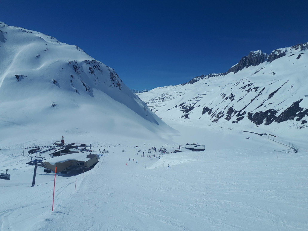 Oberalppass. Als ich vor 11 Jahren hier war, war hier Schluss. Ab jetzt also 100% neu für mich.