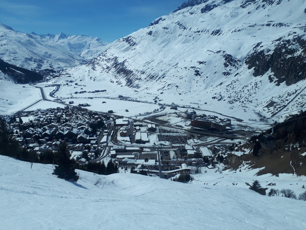 Die gelbe Piste von Nätschen nach Andermatt geht noch sehr gut